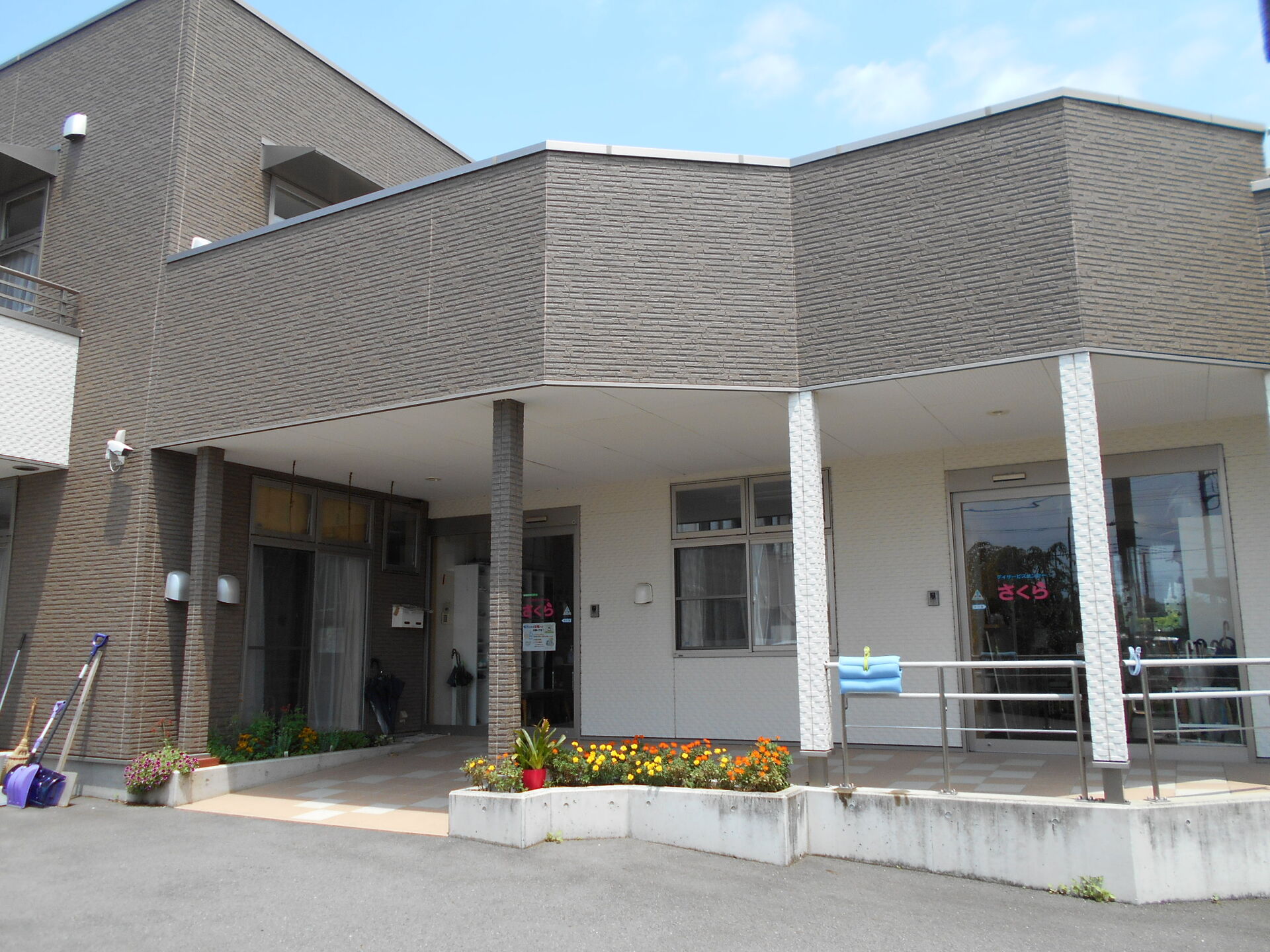 さくら外観入口